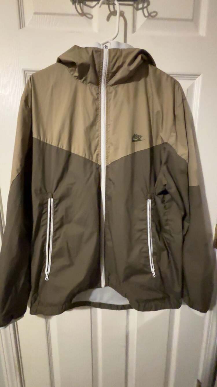 Nike Sportswear Windrunner Colorblock Windbreaker Jacket Khaki Olive